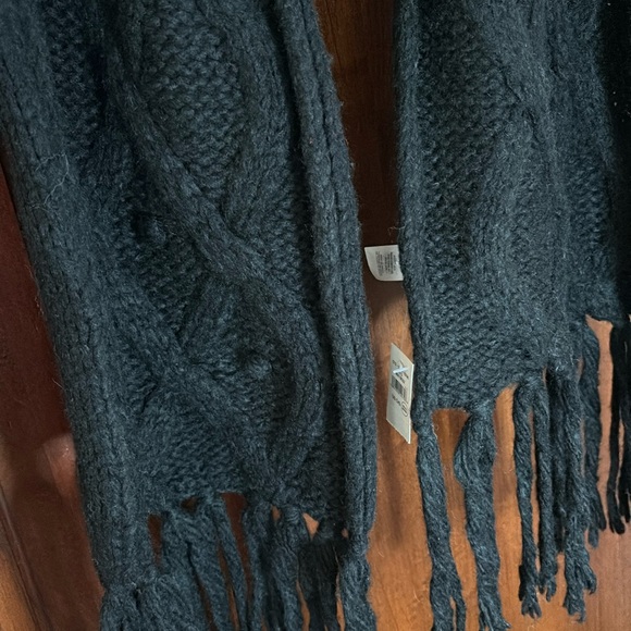 NWT Aerie Cable Knit Fringe Sweater Scarf - Picture 4 of 7